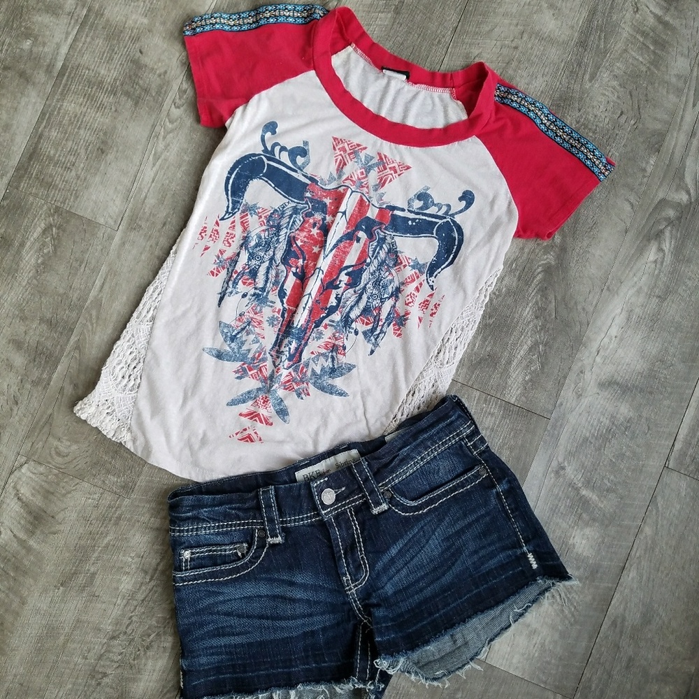 🚫sold🚫Buckle // Unique Day Trip Top